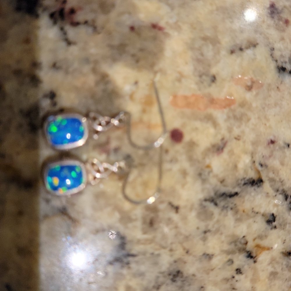 Gorgeous Sterling silver & opal earrings
